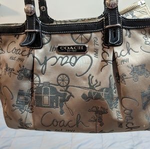 RARE! Coach Gallery Horse & Carriage East-west